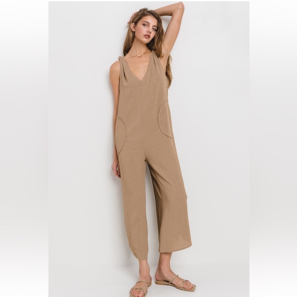 42 Fabulous Solid Sleeveless V-neck Jumpsuit - Picture 3 of 5